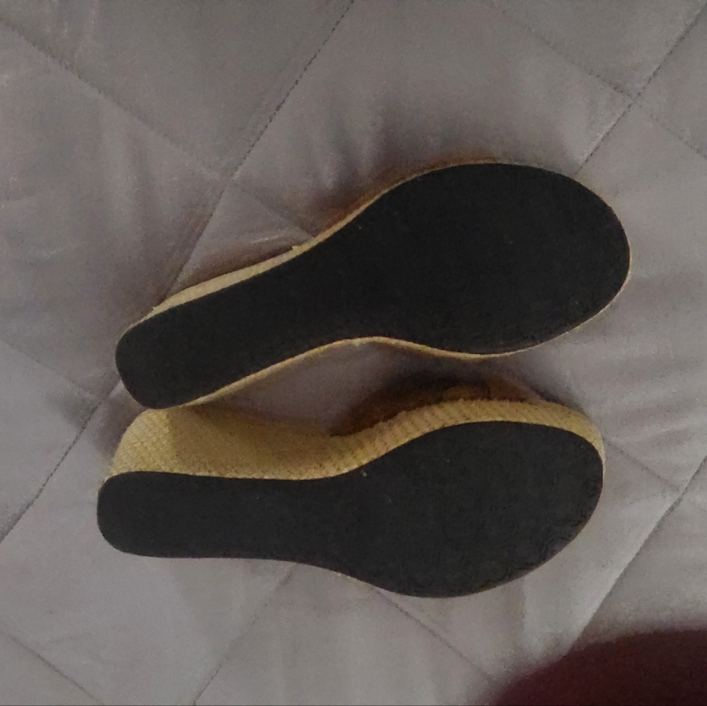 UGG slides Sz 8 - Picture 5 of 6